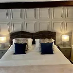 Cocketts Hotel